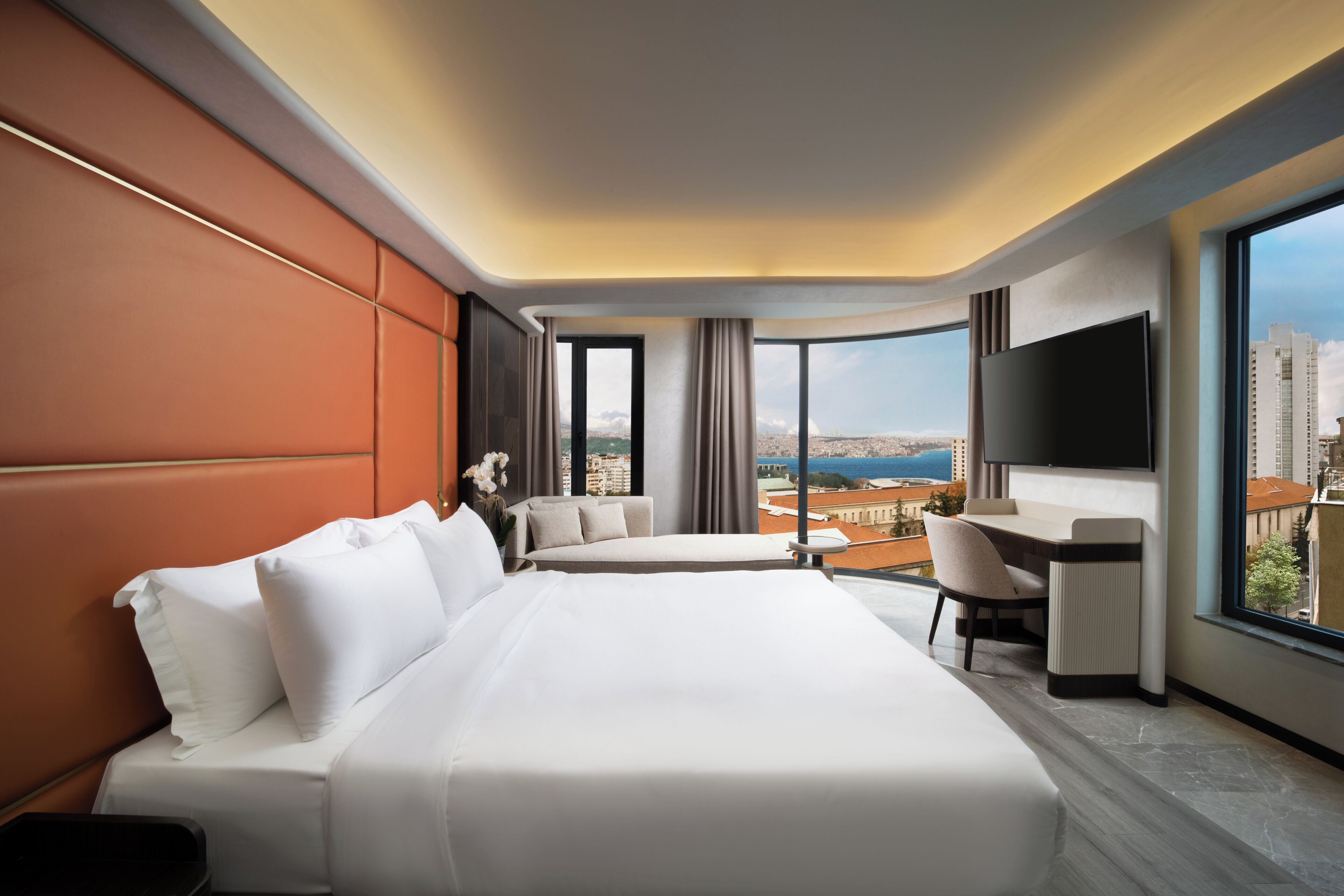 Bosphorus Junior Suite | Bộ đồ giường cao cấp, chăn bông, nệm Tempur-Pedic, minibar 