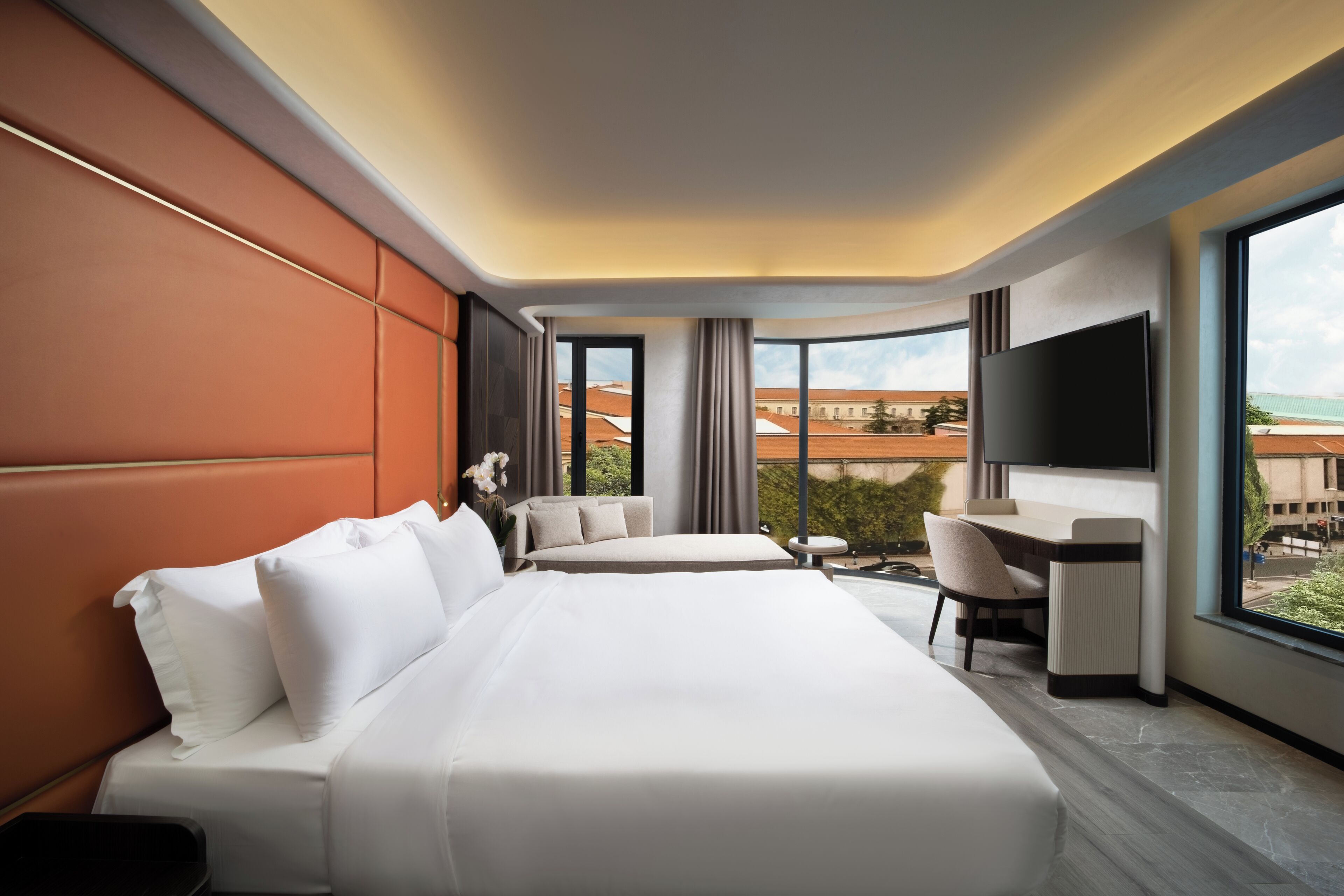 Corner Junior Suite | Bộ đồ giường cao cấp, chăn bông, nệm Tempur-Pedic, minibar 