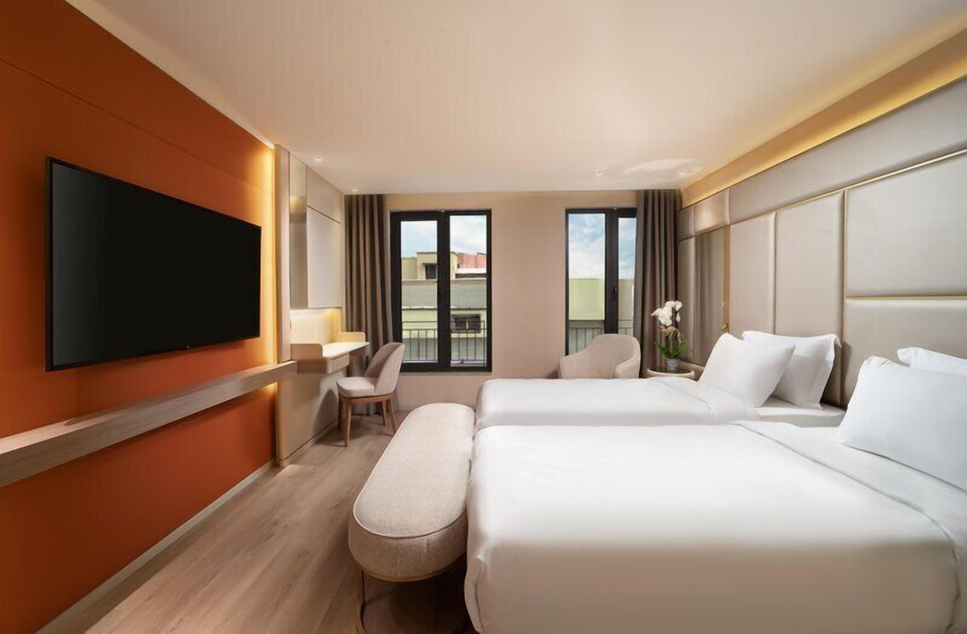 Deluxe Room | Premium bedding, down comforters, Tempur-Pedic beds, minibar