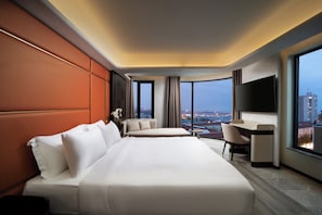 Bosphorus Junior Suite | Hochwertige Bettwaren, Daunenbettdecken, Tempur-Pedic-Betten, Minibar