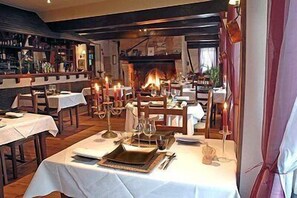 Lunch and dinner served, Regional cuisine