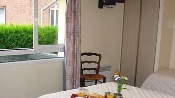 Chambre Triple | Bureau, chambres insonorisées, lits bébé (gratuits)