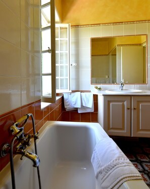 Unclassified image, 5 of 42, button - Logis Hôtel L'hermitage (Pernes-les-Fontaines)