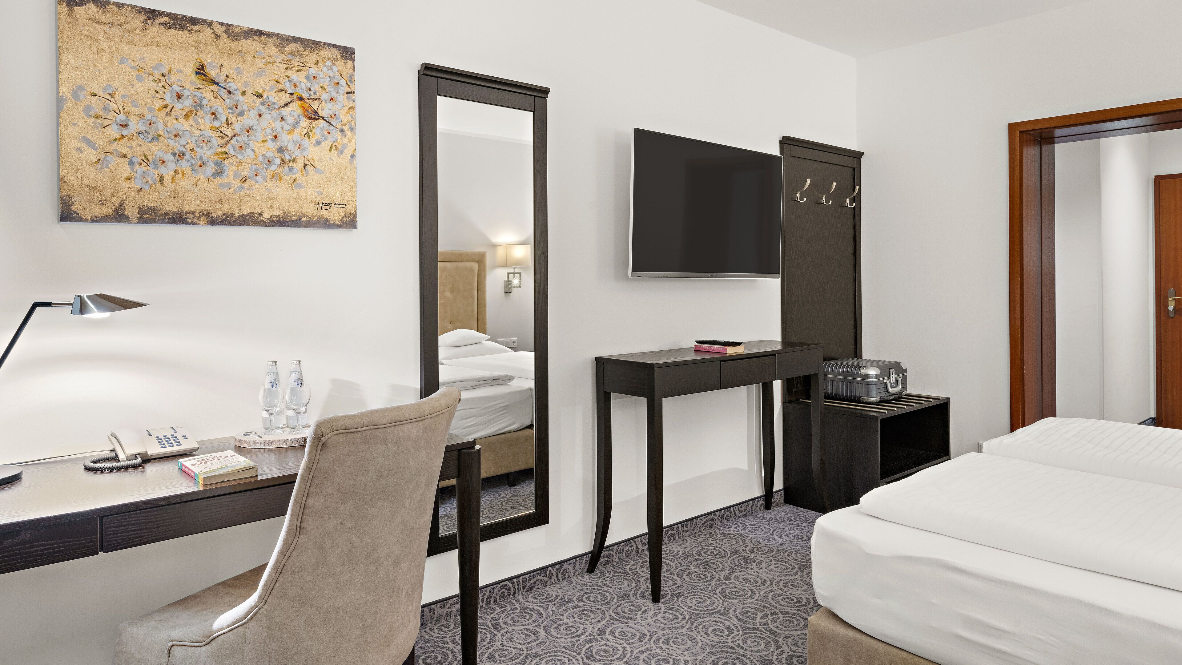 double room | individually decorated, desk, laptop workspace, free wifi