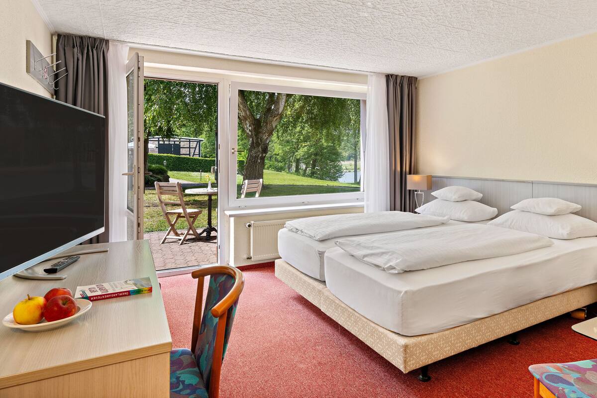 double room | individually decorated, desk, laptop workspace, free wifi