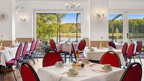 Free daily buffet breakfast  - Seehotel Mühlenhaus (Chorin)