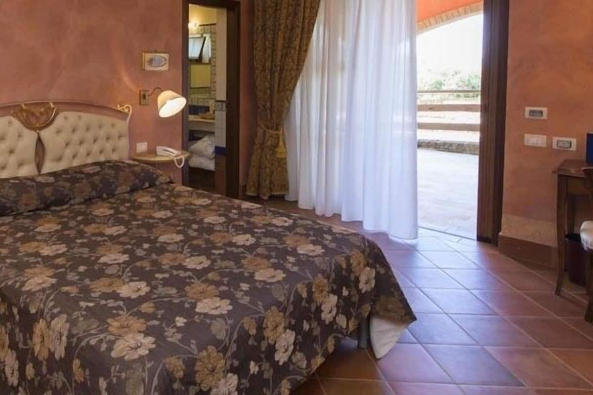 1 bedroom, minibar, in-room safe, desk