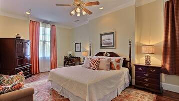 Premium bedding, desk, iron/ironing board, free WiFi