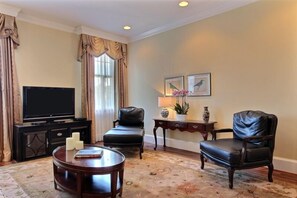 Apartment, 2 Bedrooms (1.5 Bathrooms) | Living area - Oglethorpe Lodge (Savannah)