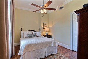 Apartment, 2 Bedrooms, 2 Bathrooms | Premium bedding, desk, iron/ironing board, free WiFi