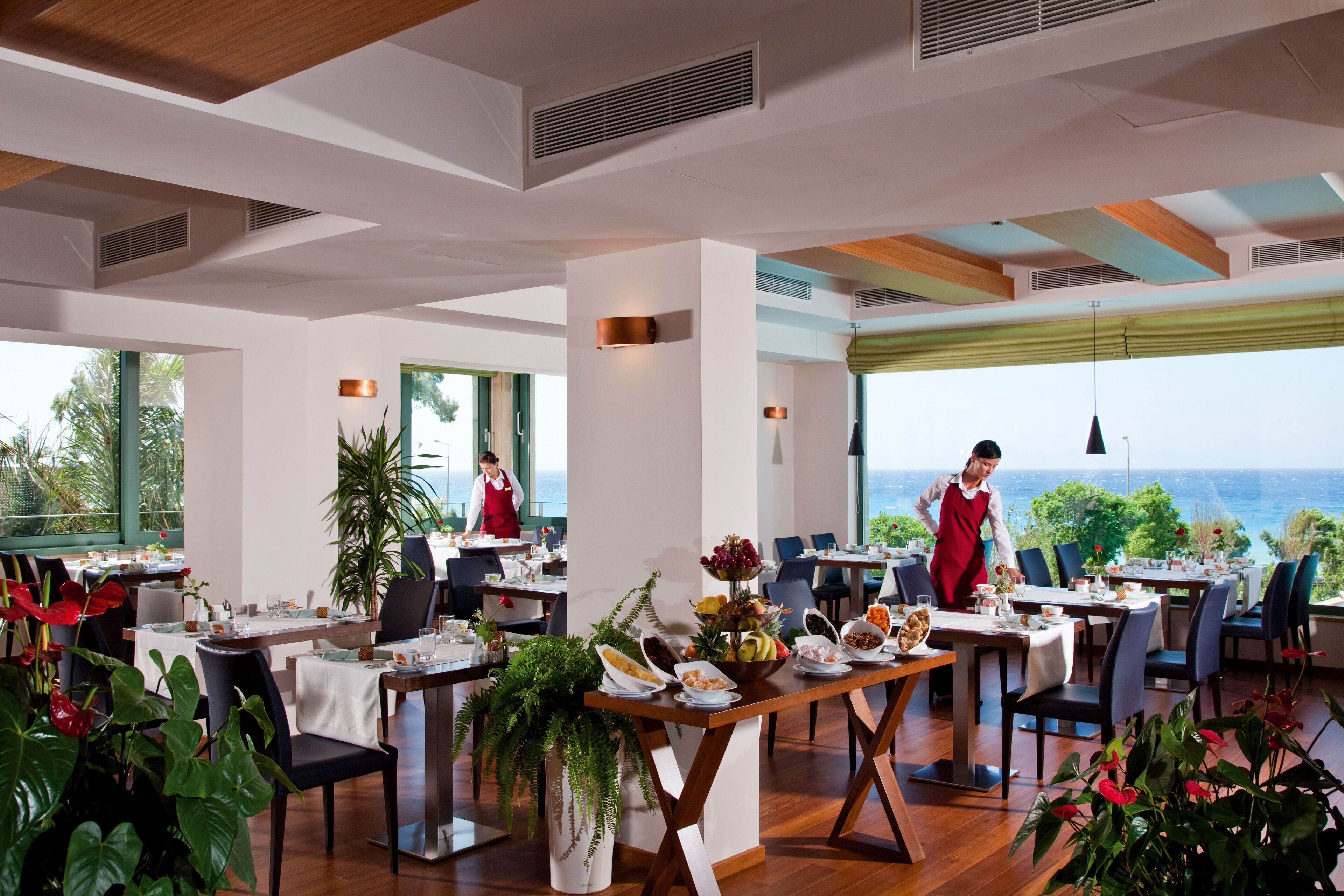 breakfast, lunch, dinner served; pool views