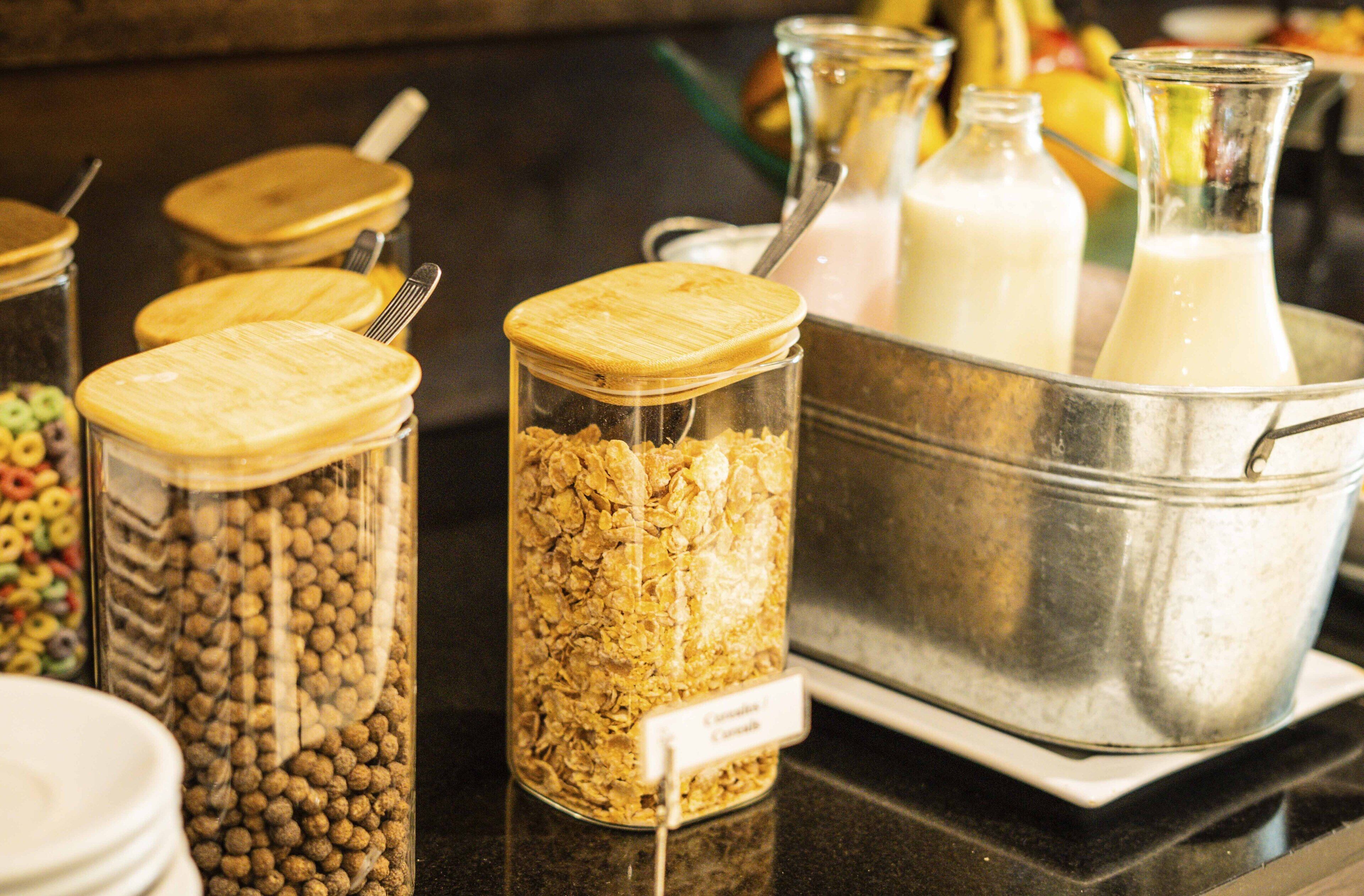 daily buffet breakfast (usd 10 per person)