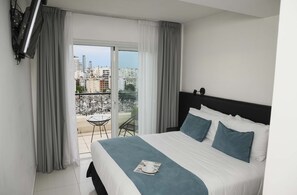 Premium bedding, down duvets, pillow-top beds, in-room safe - Cyan Recoleta Hotel (Buenos Aires)
