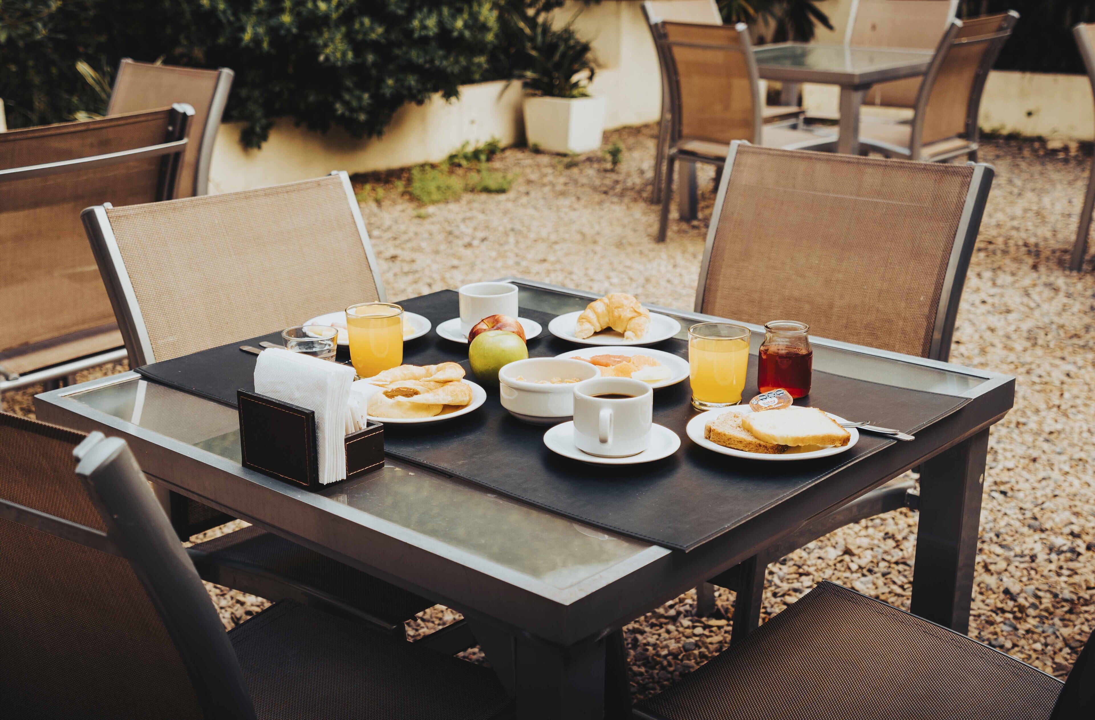 daily buffet breakfast (usd 10 per person)