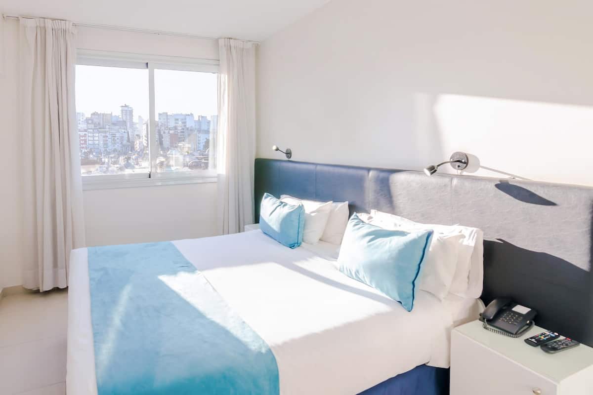1 Schlafzimmer, hochwertige Bettwaren, Daunenbettdecken