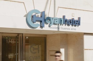 Front of property - Cyan Recoleta Hotel (Buenos Aires)