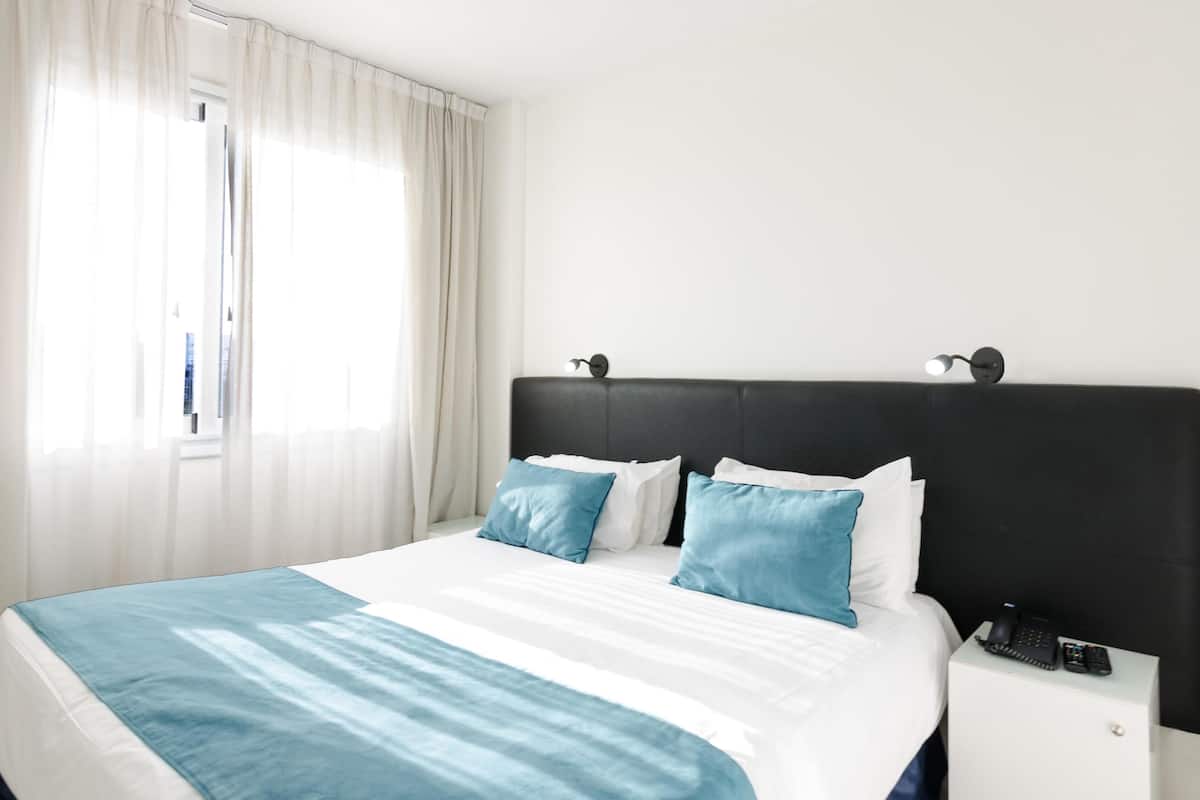 1 Schlafzimmer, hochwertige Bettwaren, Daunenbettdecken
