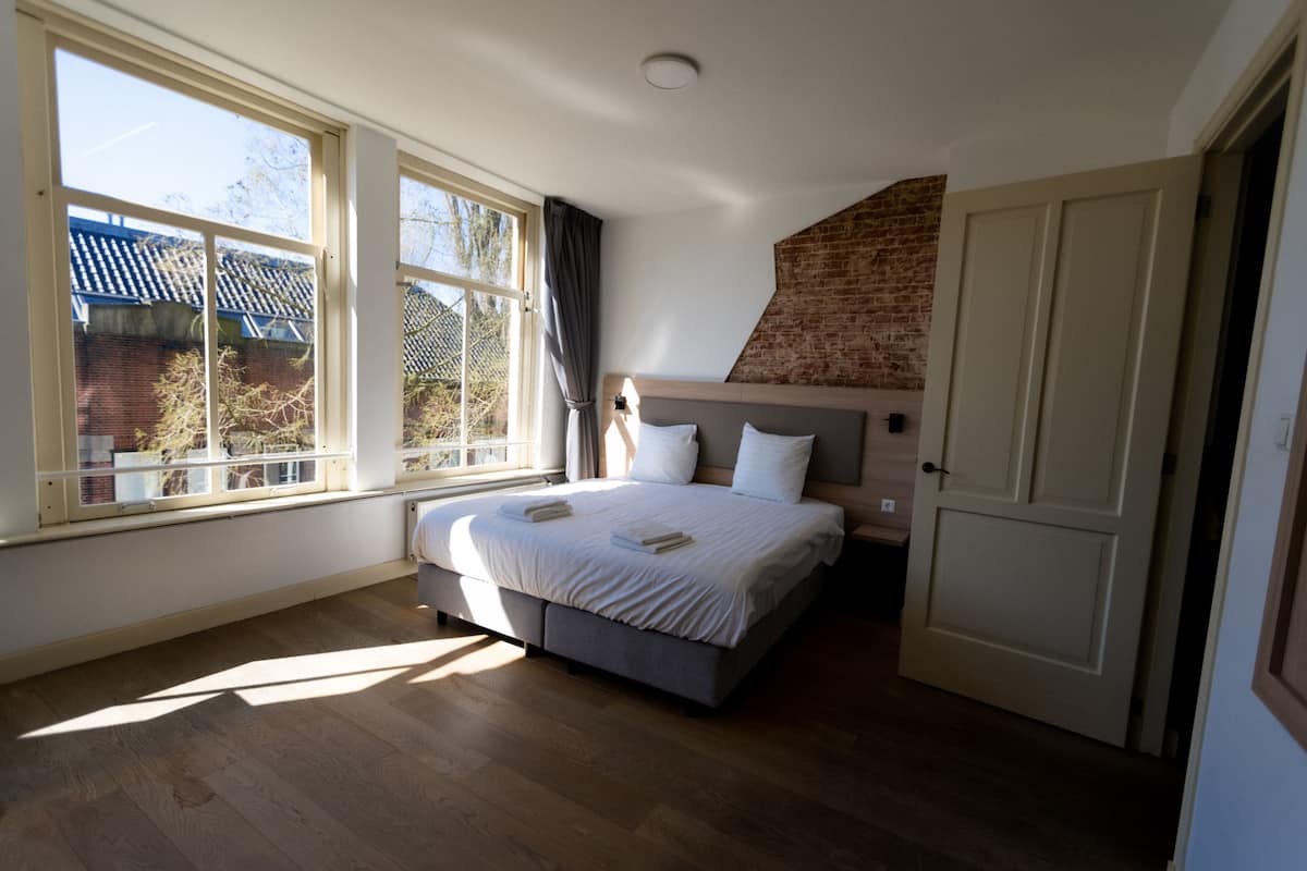 Penthouse | In-room safe, iron/ironing board, free WiFi, bed sheets
