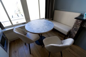 Comfort Apartment, 1 Bedroom | In-room dining - Plantage Hortus Apartments (Amsterdam)
