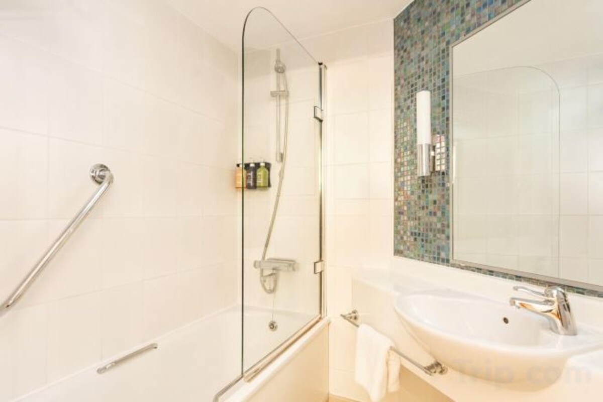 Baño | Amenidades de baño gratuitas, secadora de cabello, toallas 
