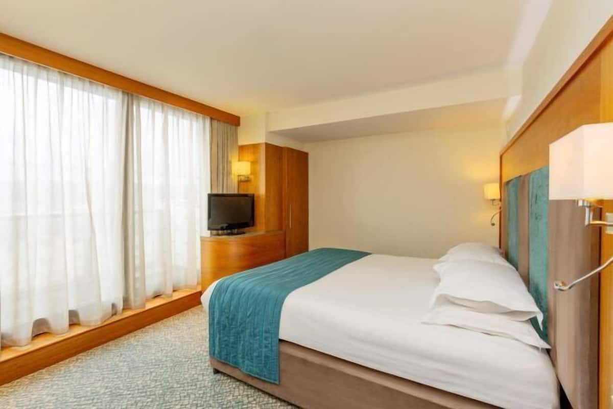 In-room safe, desk, laptop workspace, iron/ironing board