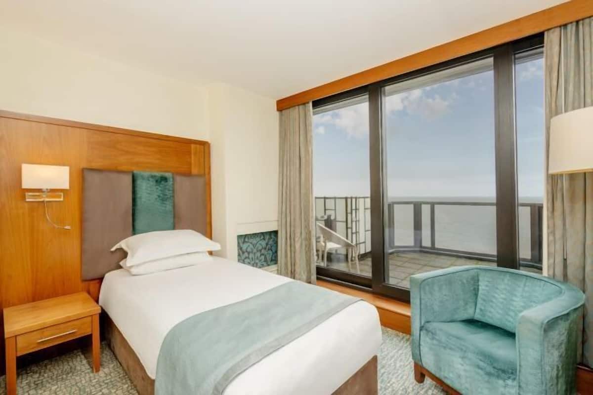 Coffre-fort, bureau, espace de travail pour ordinateurs portables