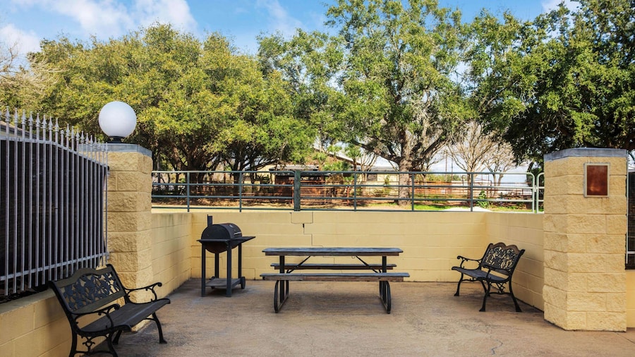 La Quinta Inn & Suites by Wyndham Beeville