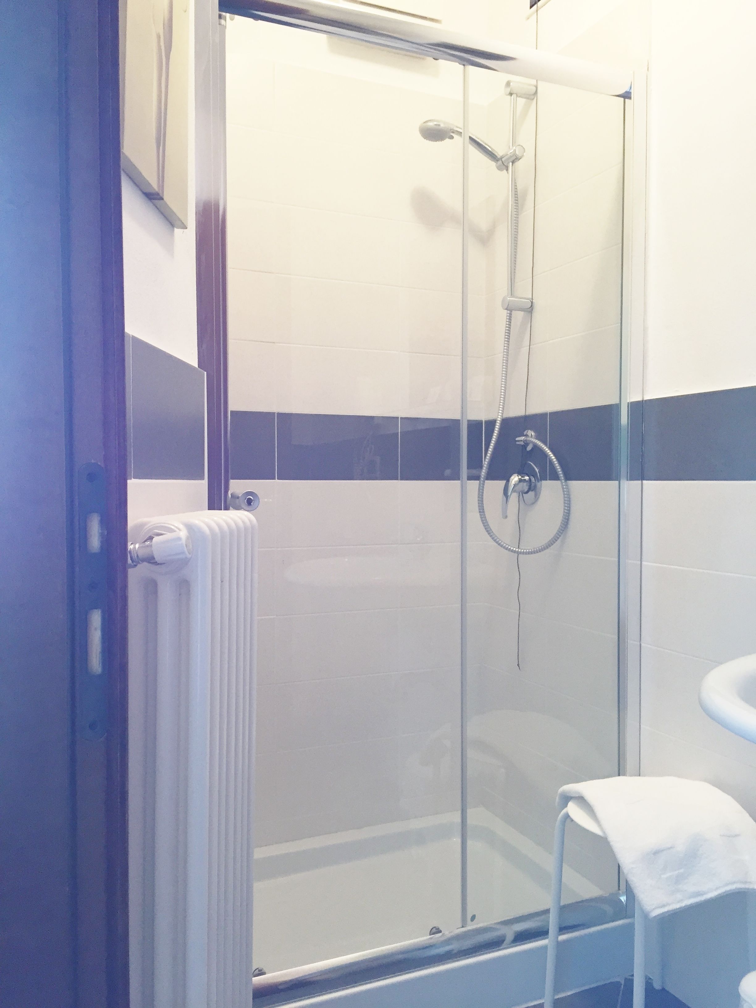 triple room | bathroom | shower, free toiletries, hair dryer, bidet