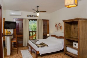 Minibar, in-room safe, individually decorated, iron/ironing board - Bico Verde (São Sebastião)