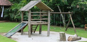 Área de juegos infantiles al aire libre