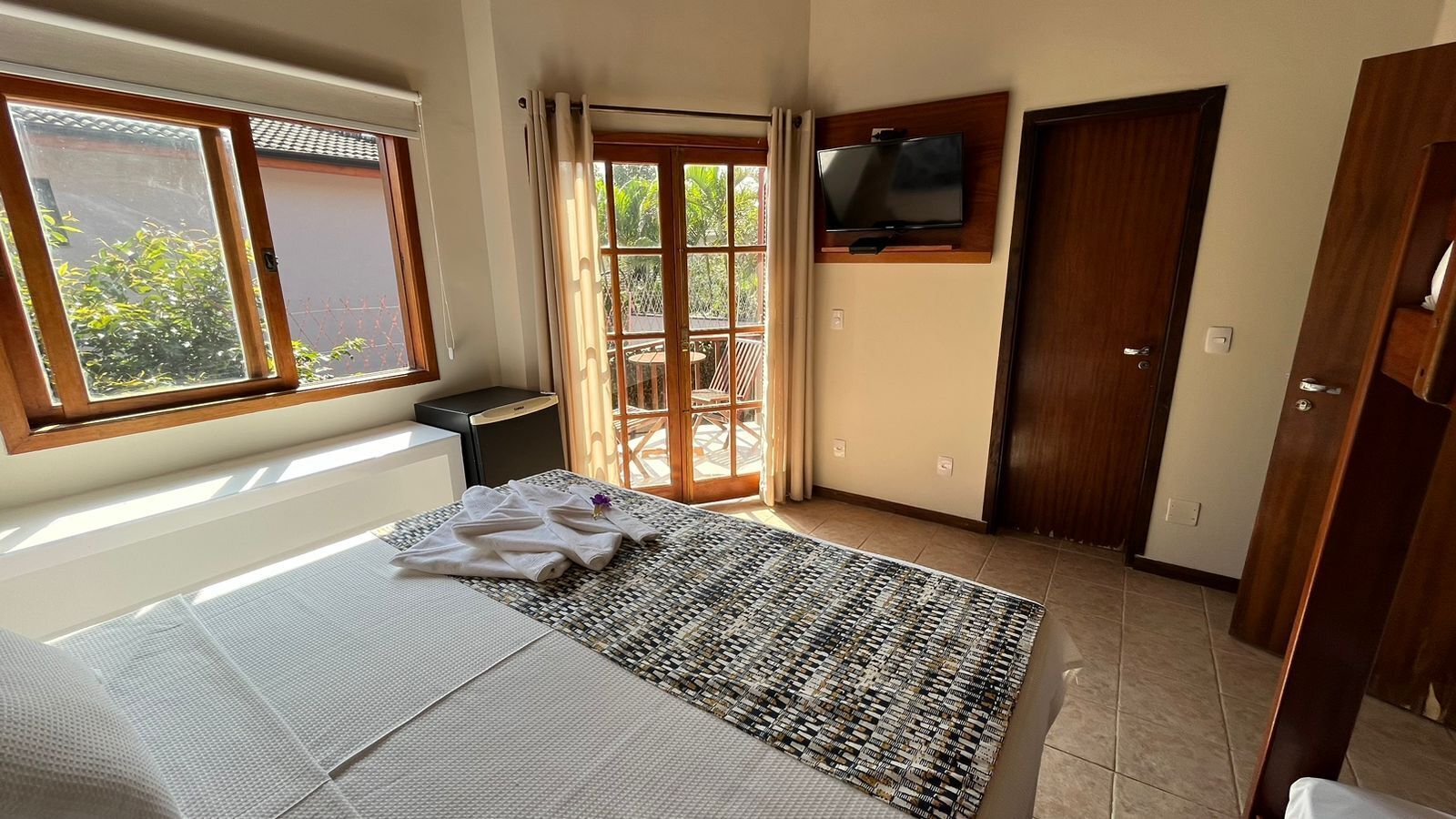 Phòng 4 | Minibar, két bảo mật tại phòng, trang trí khác biệt 