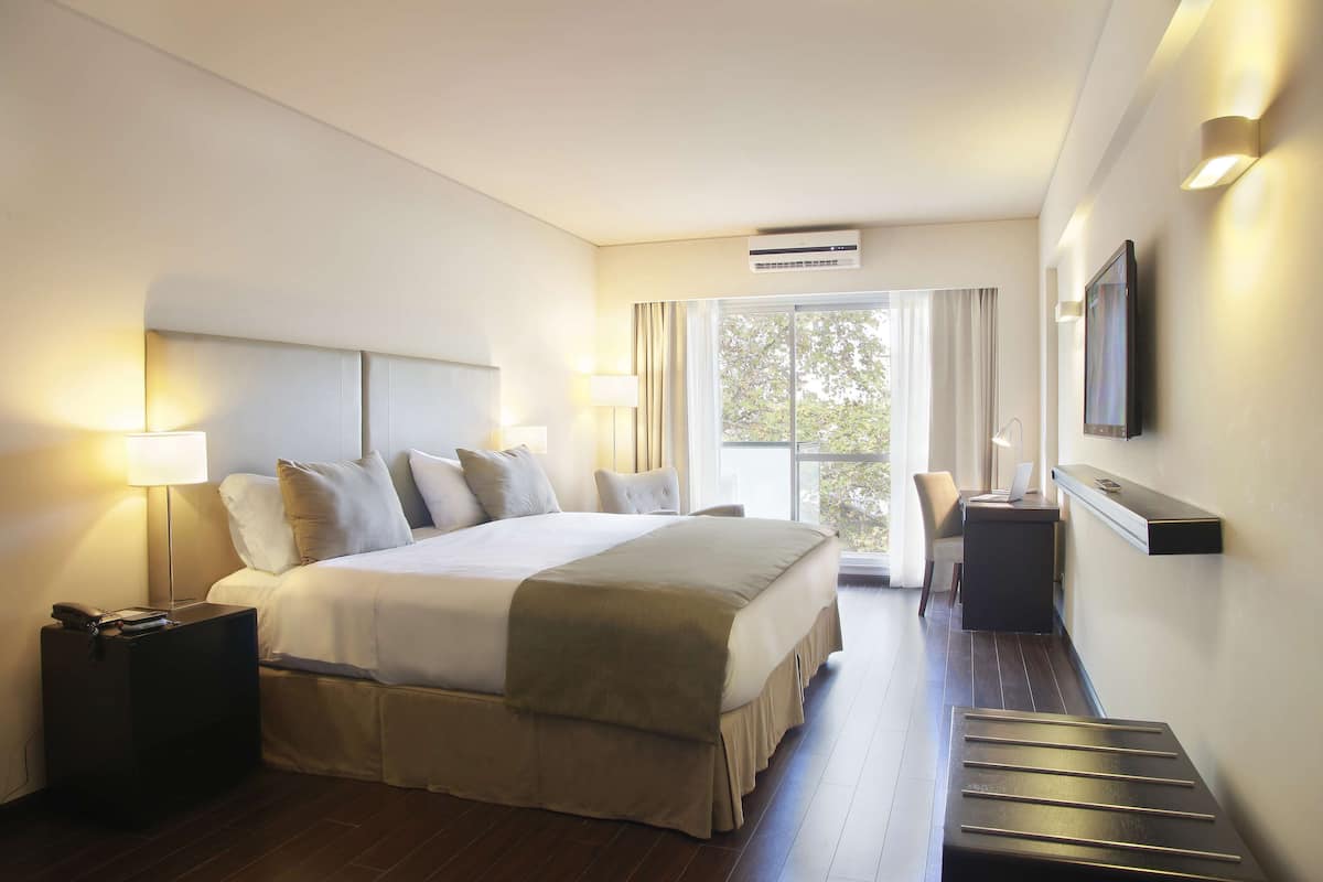 Premium bedding, pillow-top beds, minibar, in-room safe