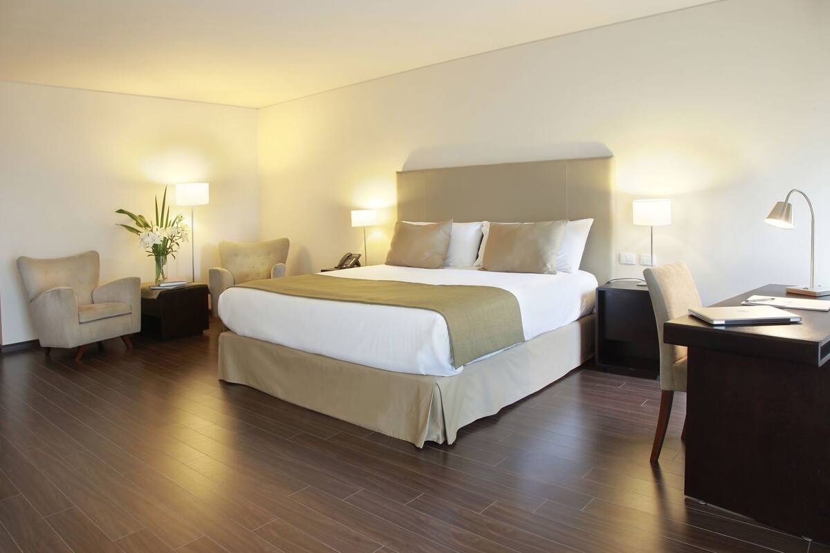 Premium bedding, pillowtop beds, minibar, in-room safe