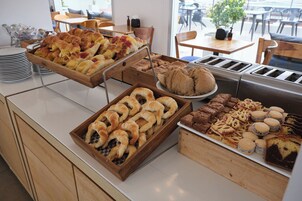 Desayuno buffet incluido todos los días 