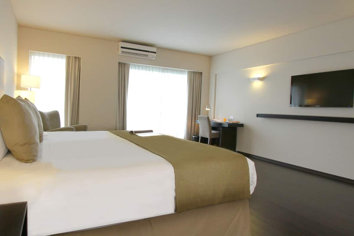 Literie de qualité supérieure, surmatelas, minibar