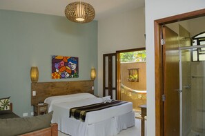 Apartment (Manacá) | Minibar, in-room safe, individually decorated, iron/ironing board - Pousada Tupinambá (São Sebastião)