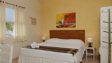 Quarto casal | Frigobar, cofres nos quartos, individualmente decorados