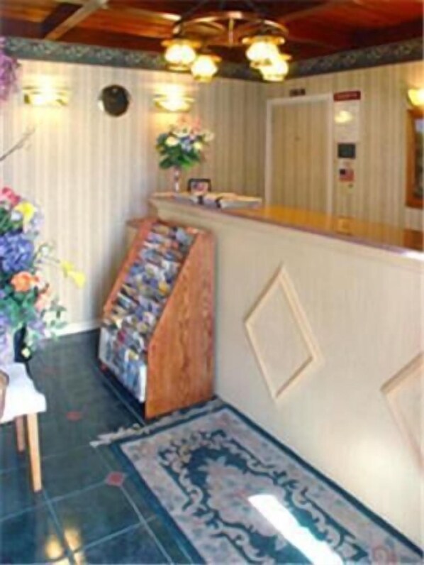 Lobby - Cloverdale Oaks Inn (Cloverdale)