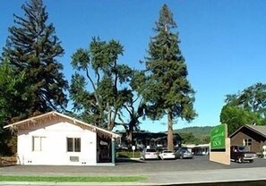 Exterior - Cloverdale Oaks Inn (Cloverdale)