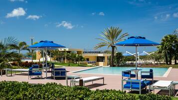 2 piscinas al aire libre, sombrillas, tumbonas