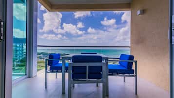 Family Condo, 2 Bedrooms, Ocean View, Corner | Balcony