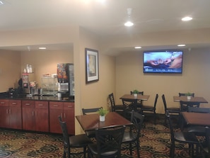 Free full breakfast on weekdays