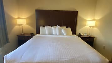 Rum - 1 kingsize-sÀng - icke-rökare | SÀngtillbehör av högsta kvalitet och vÀrdeförvaringsskÄp pÄ rummet