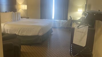 Room, 1 King Bed, Accessible, Non Smoking | Premium bedding, in-room safe, individually furnished, desk