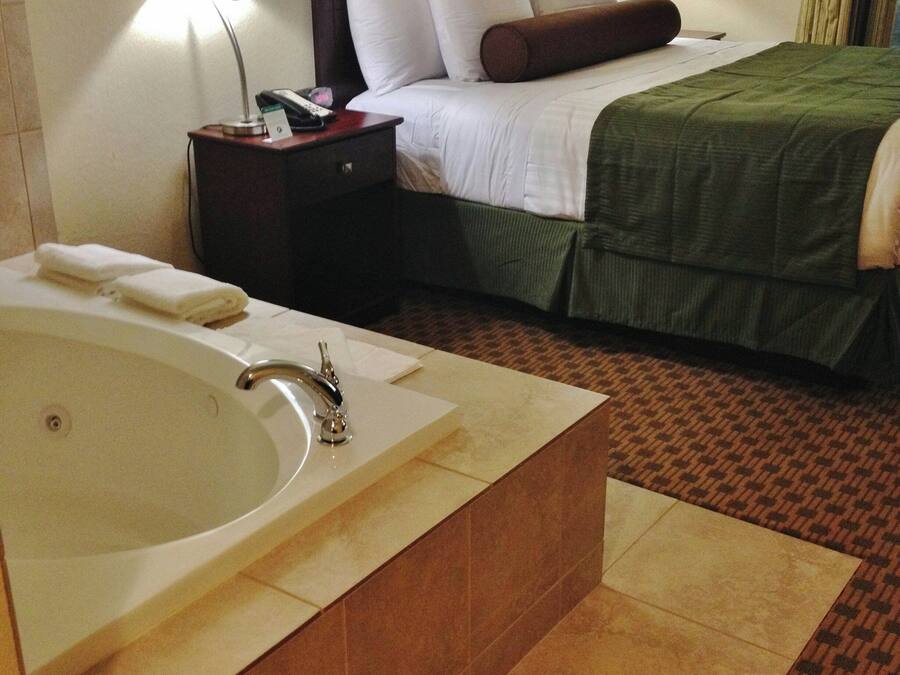 Premium bedding, in-room safe, individually furnished, desk