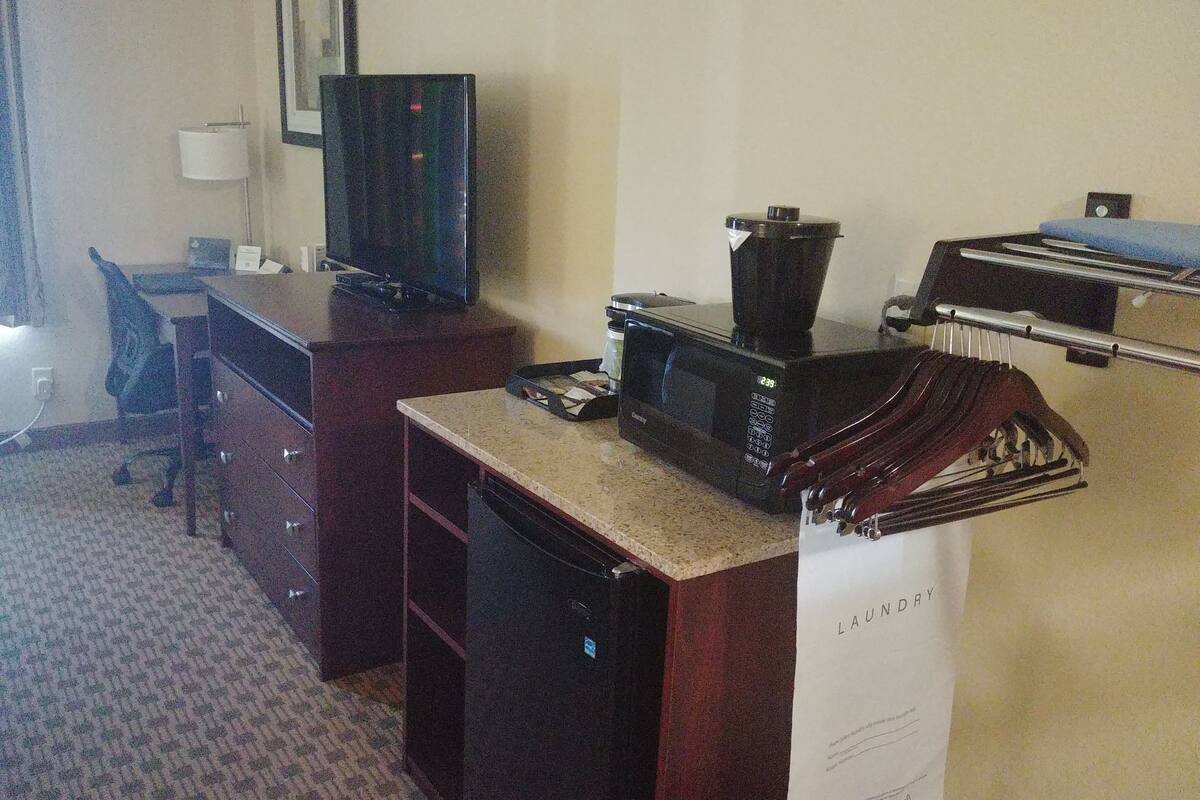 premium bedding, in-room safe, individually furnished, desk