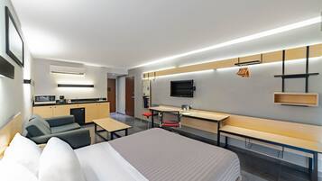 Room, 1 Queen Bed with Sofa bed | Desk, free WiFi, bed sheets