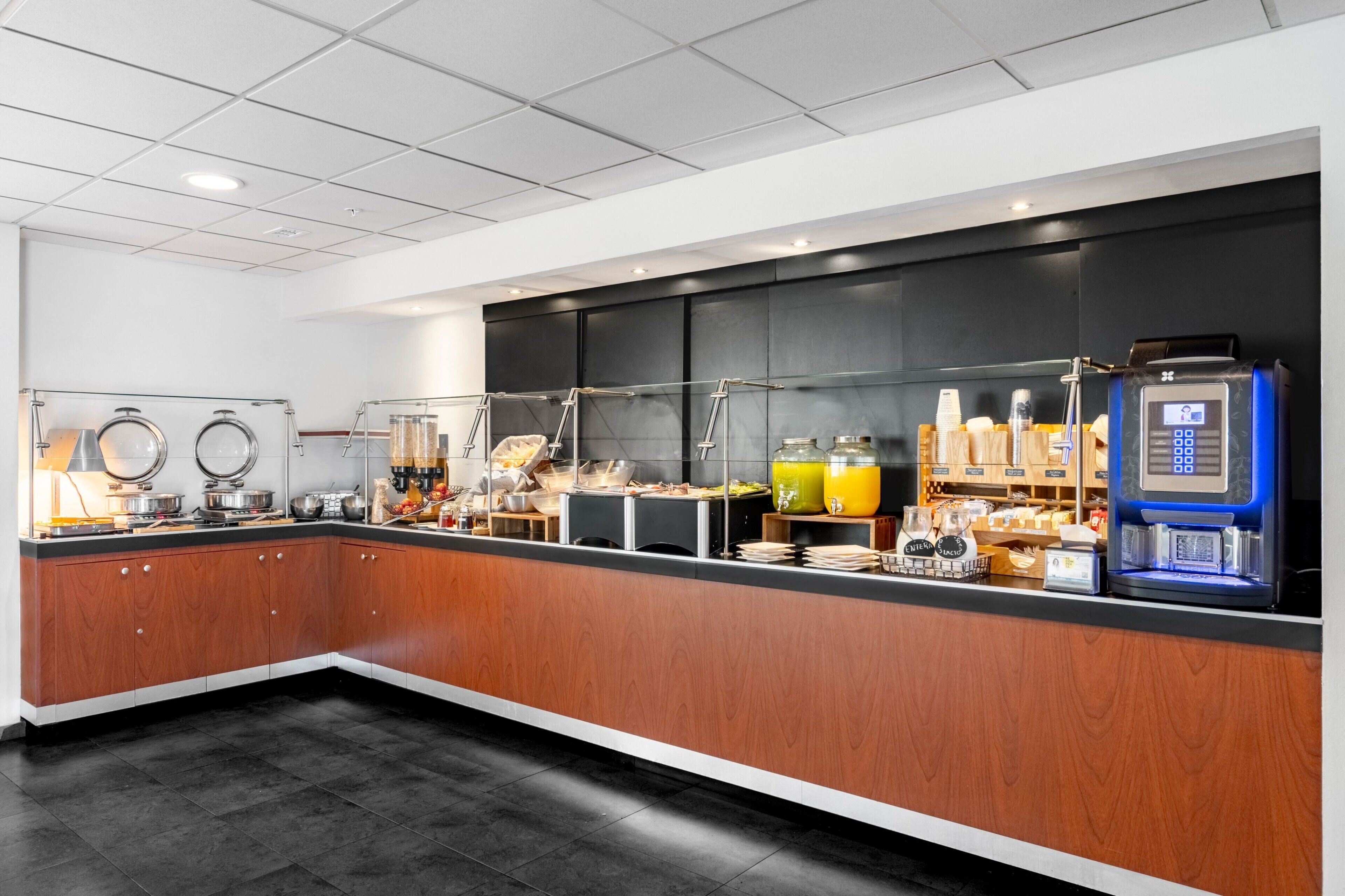 free daily continental breakfast