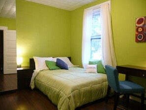 Decoración personalizada, escritorio y wifi gratis