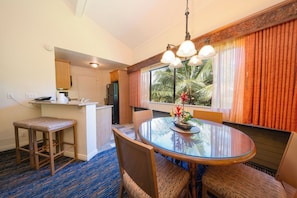 Condo, 1 Bedroom, Non Smoking | In-room dining